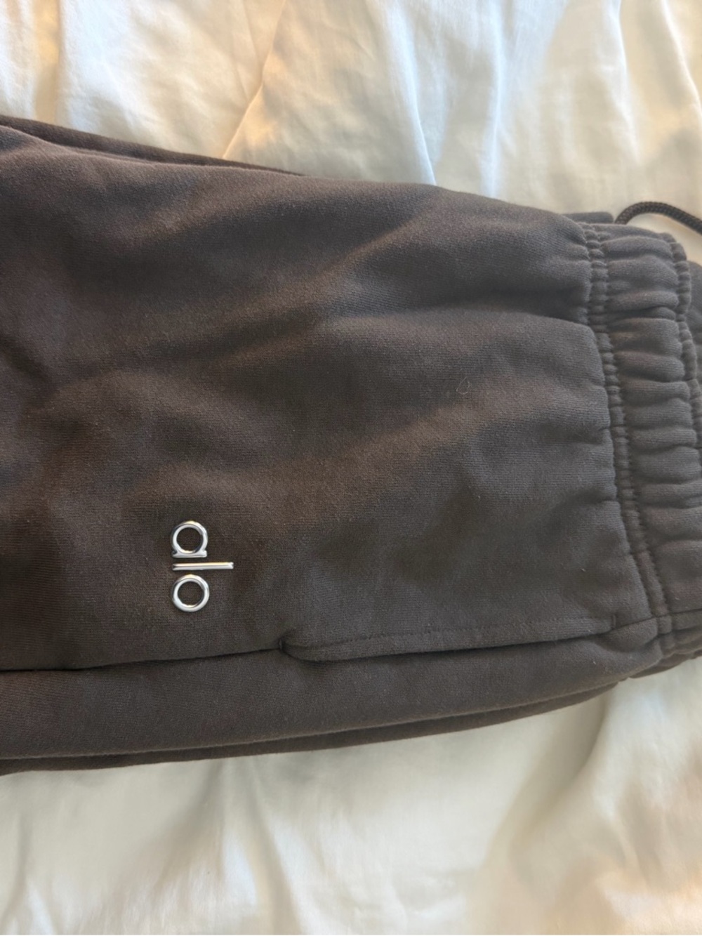 ALO Yoga Accolade Sweatpant in Espresso